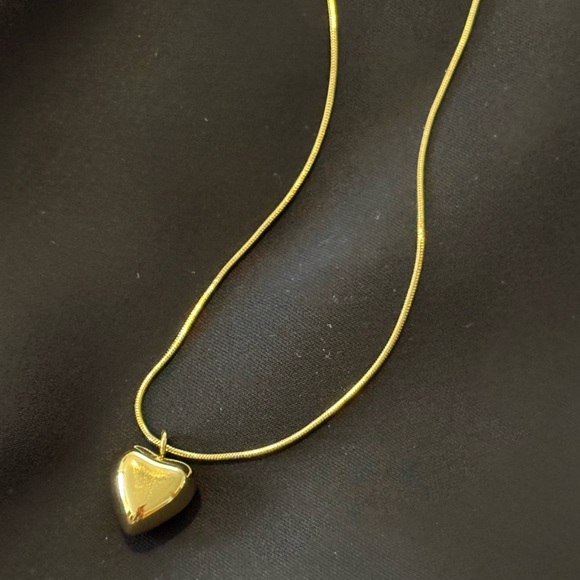 💛 Keachains Jewelry Gold Mini Puffed Heart Necklace 💛 - Picture 7 of 8